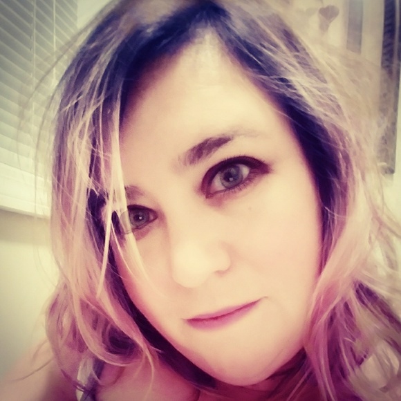 Meet your Posher, Christine - Picture 2 of 2